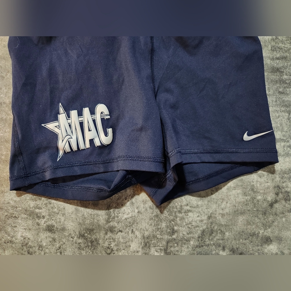 Nike pro shorts with logo on it - Picture 2 of 4